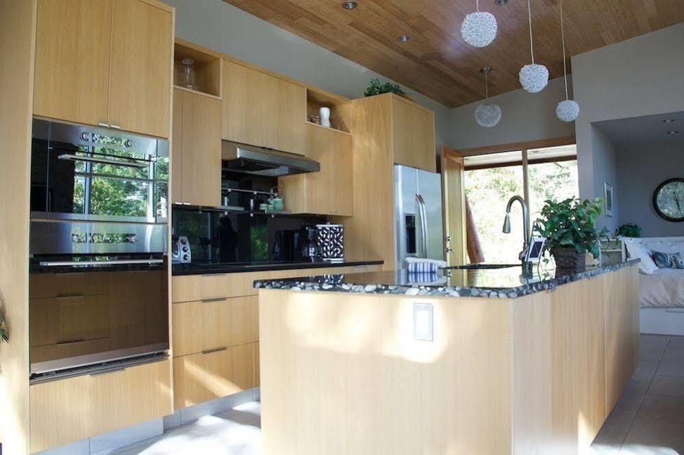 Pointhouse Suites On Sargeant Bay Halfmoon Bay المظهر الخارجي الصورة